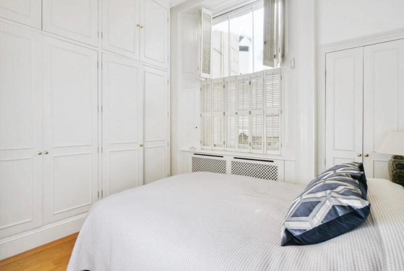 Kensington High Street Apartment *